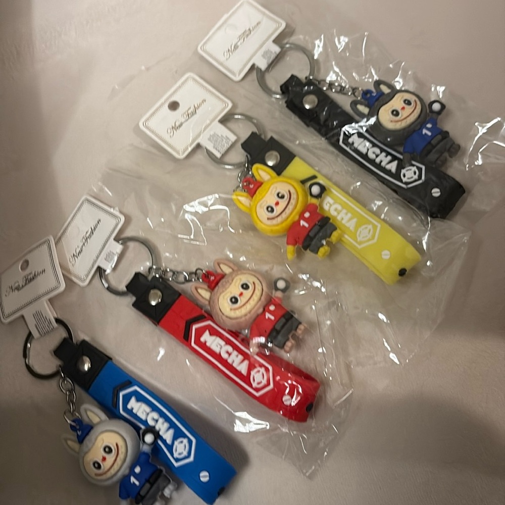 Labubu 🍒Mecha Keychain**Winners Choice** - Picture 3 of 4